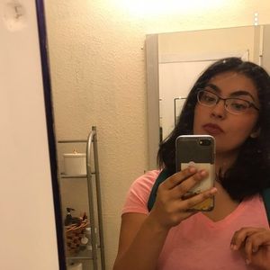 Meet your Posher, Claudia